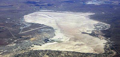 Vista aérea de la Base Edwards de la Fuerza Aérea de los EEUU en la actualidad (https://ronslog.typepad.com/)