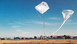 Lanzamiento de un globo estratosférico frances desde el Aeropuerto de Virgen del Camino en León.