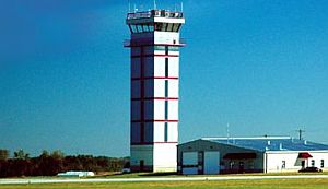 Vista de la torre de control del parque aereo industrial Donaldson
