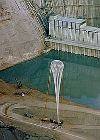 Launching a stratospheric balloon from the Glen Canyon dam