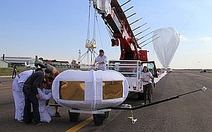 Lanzamiento de un globo estratosférico del rpoyecto INBLOON desde el Aeropuerto de Virgen del Camino en León.