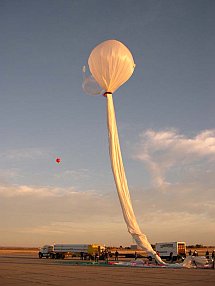 Preparacion del lanzamiento de un dirigible estratosferico en 2005 - Programa HiSentinel