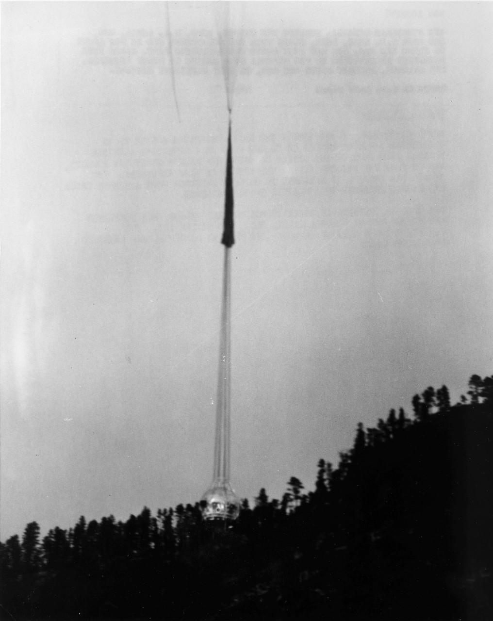 The Strato-Lab gondola rises from the Stratobowl and is now about to clear the rim, some 400 feet above the launch site (Image: Naval History and Heritage Command)
