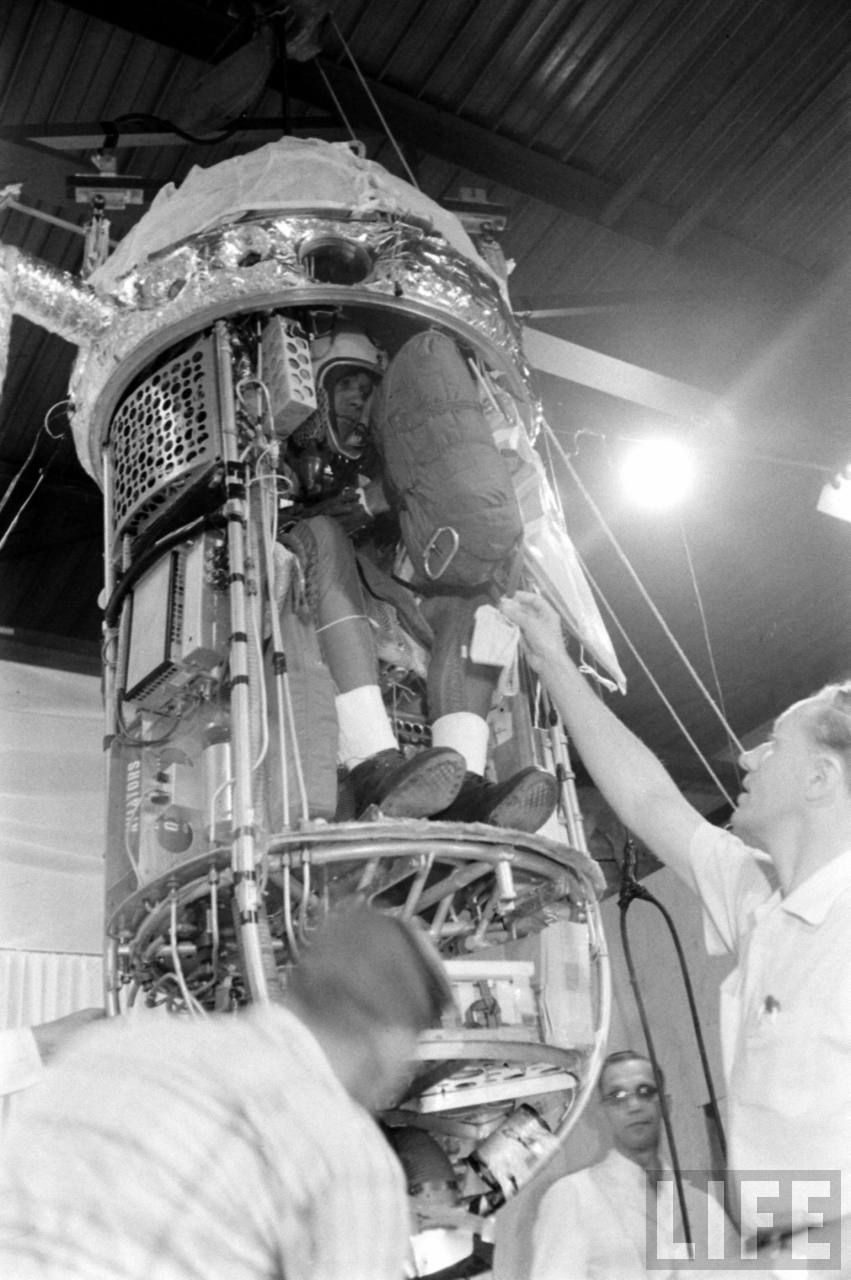 Simons in the last moments before the capsule being lowered to the outer shell and closed. At right in the picture is Otto Winzen (Image courtesy of LIFE archive on Google)