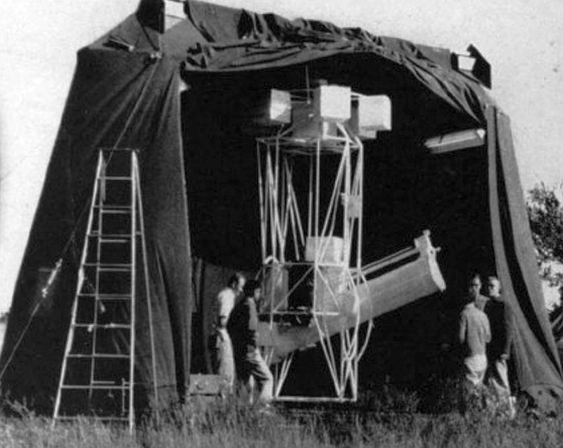 Cheking the Stratoscope system at the launch site in New Brighton, before the first flight