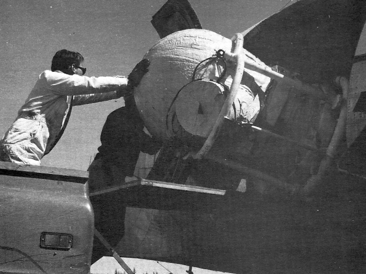 Loading the payload in a C-47 plane to return to Ft. Churchill (Image: Raven Industries inc.)