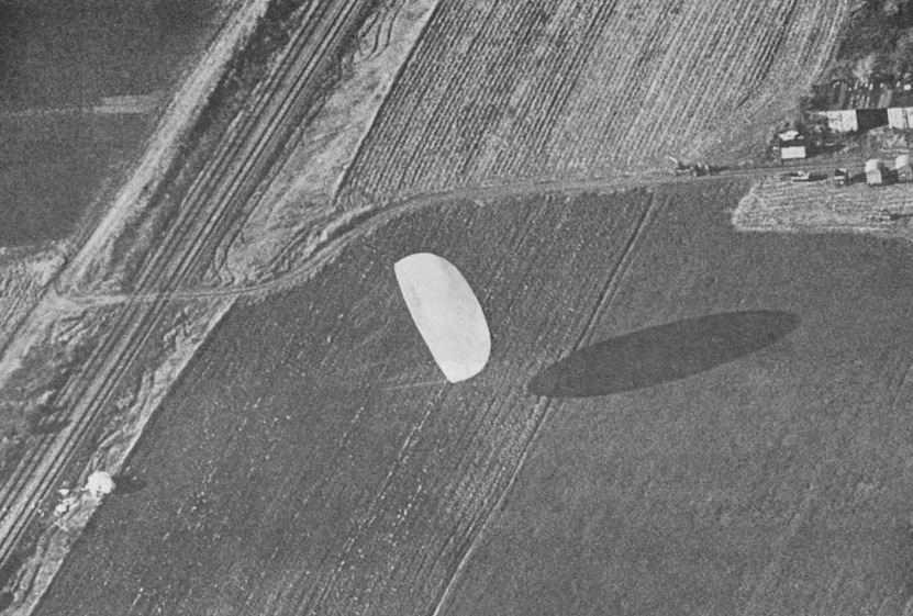 The inflated parachute drags the detector across the field. Image taken from the tracking plane.