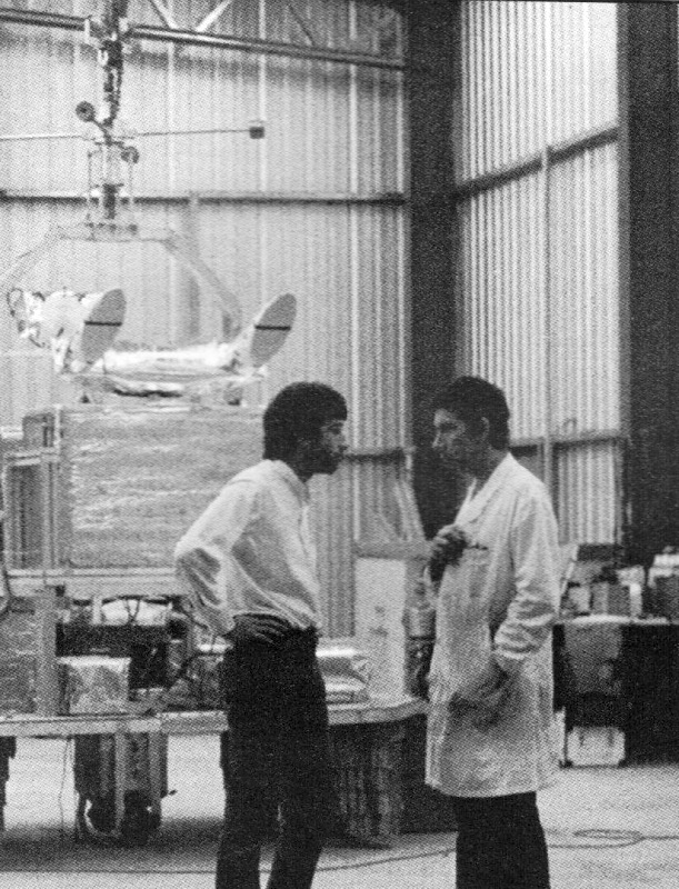 Preparation for the fourth flight of the AGLAE experiment in Alice Springs. In the foreground Richard Gispert and Guy Serra