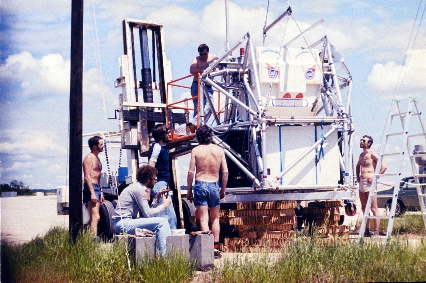 The HEXE instrument during preparations at Palestine base in Texas. (Image: � H. Steinle, MPE)