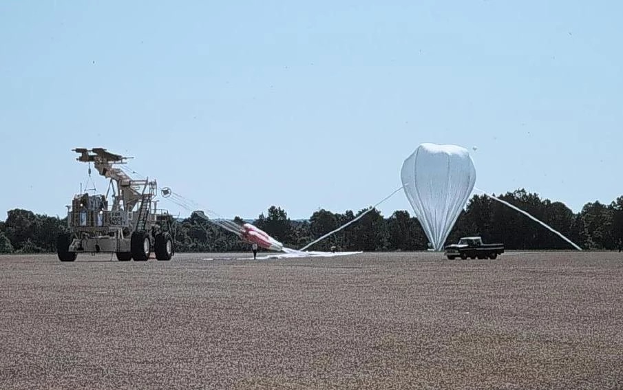Balloon inflation (Image: � H. Steinle, MPE)