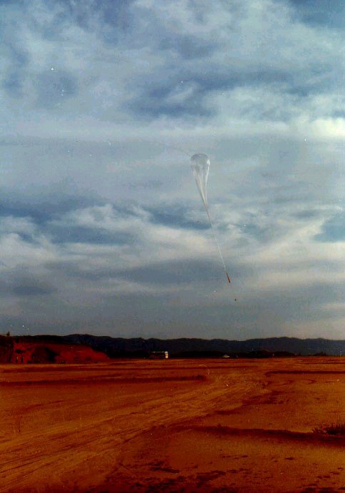 Launch of the balloon carrying the 90 Ghz Radiometer