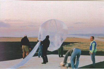 Balloon inflation on the Evening of April 23, 1998.