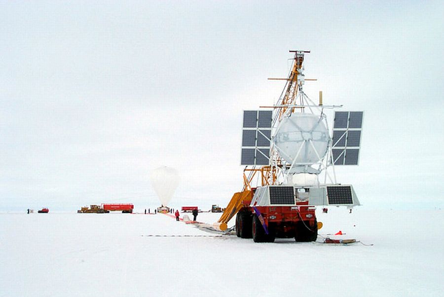 View of the ATIC flight train deployed for launch. In the background can be seen the balloon inflated (Courtesy ATIC team)