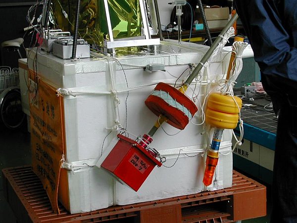 The detector ready to launch. Attached to the gondola lies the localization devices to find the gondola if she falls into the sea.