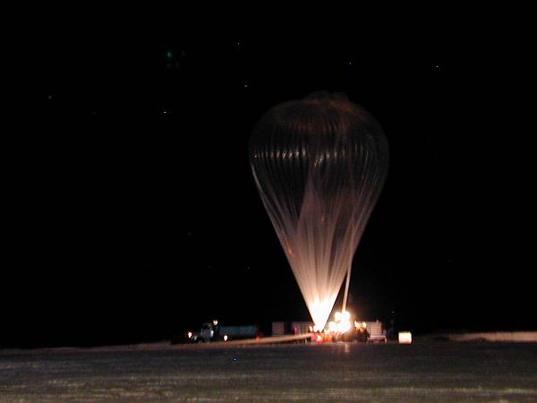 The new balloon -twin of the one wich bursted that same morning- ready to send MKIV to the stratosphere
