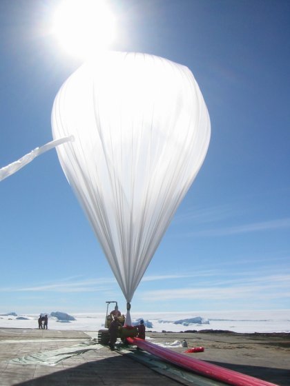 Inflation of one of the two balloons launched in January 13