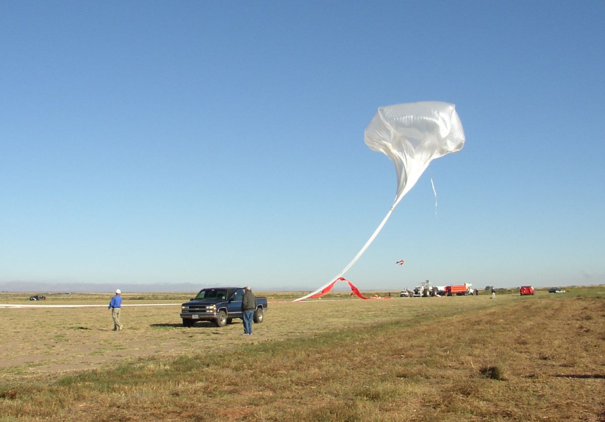 The payload after the landing. Curiously, the gondola remained upright.