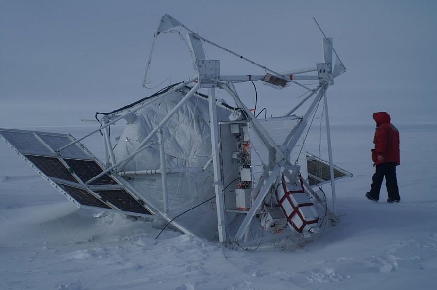 The gondola in the landing site showing major damage. Note the deflated pressure vessel (Courtesy: Joachim Isbert)