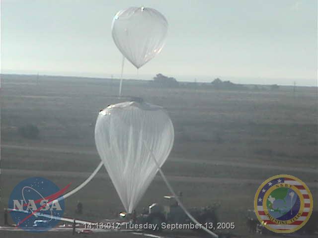The top payload is in position and i maninained there with the aid of an auxiliary balloon