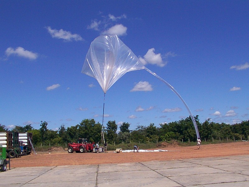 Inflation of one of the two auxiliary balloons
