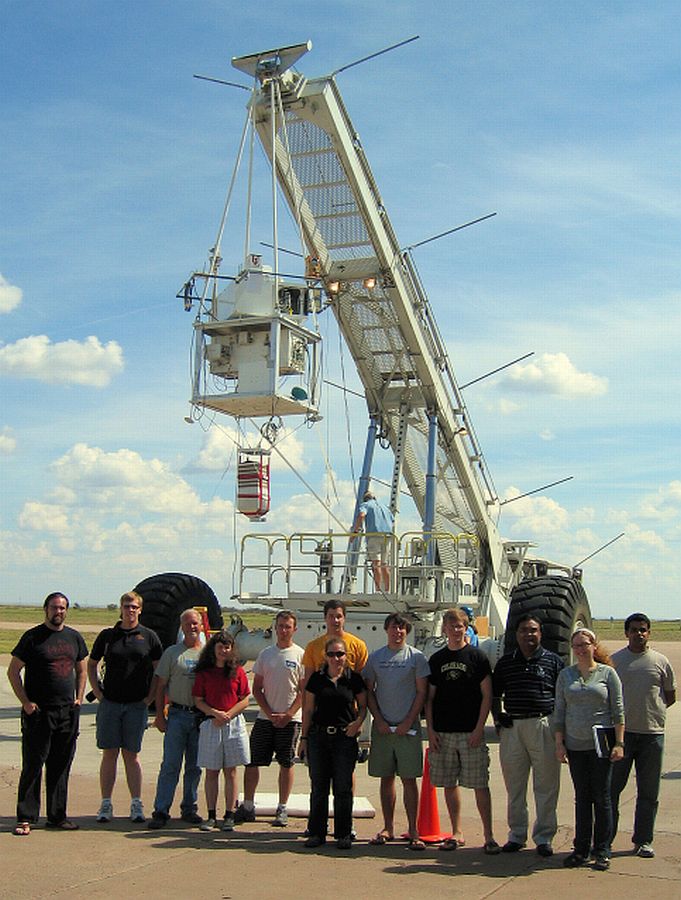 The students being part of the HASP 2009 flight possing in front of it during a hang test (Image: HASP Team)