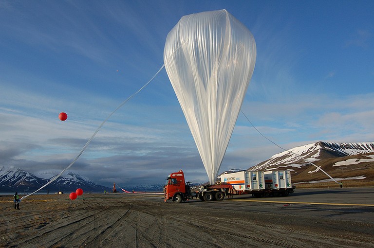 View of the balloon fully inflated. It was the largest balloon ever launched in Svalbard (Copyright: Steven Peterzen)