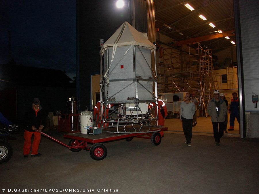 The spirale instrument going to the launch pad (Image Bertrand Gaubicher - LPCE)