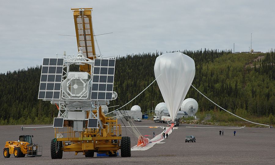 View of the launch pad during inflation of the SUNRISE balloon (Image: SSC)