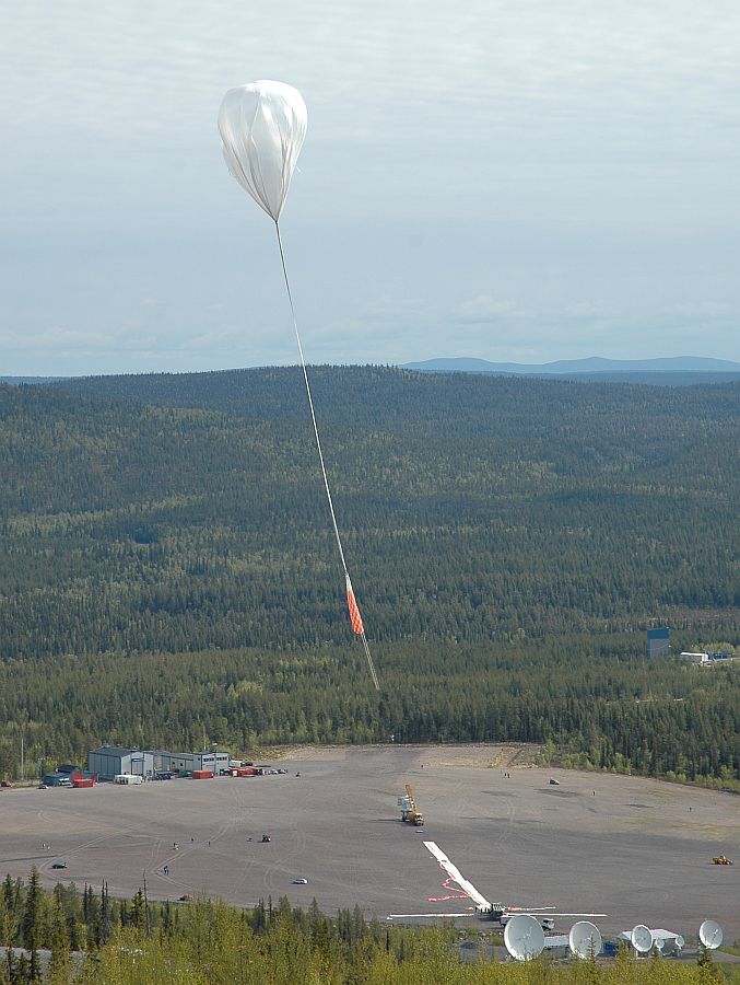 Another view of the SUNRISE balloon launch from a nearby hill (Image: SSC)