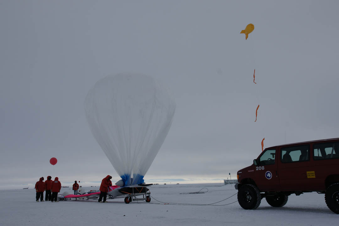 For this launch the balloon car was secured on the van to avoid any wind gust affecting the operation