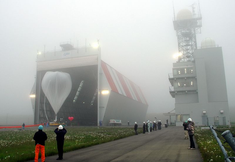Moving the balloon holding platform outside the hangar for launch