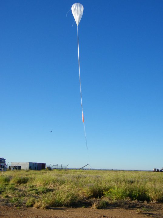 The flight train fully expanded just before payload release from ground to the balloon's top there are 1000 feet (Picture: Ross Hays)