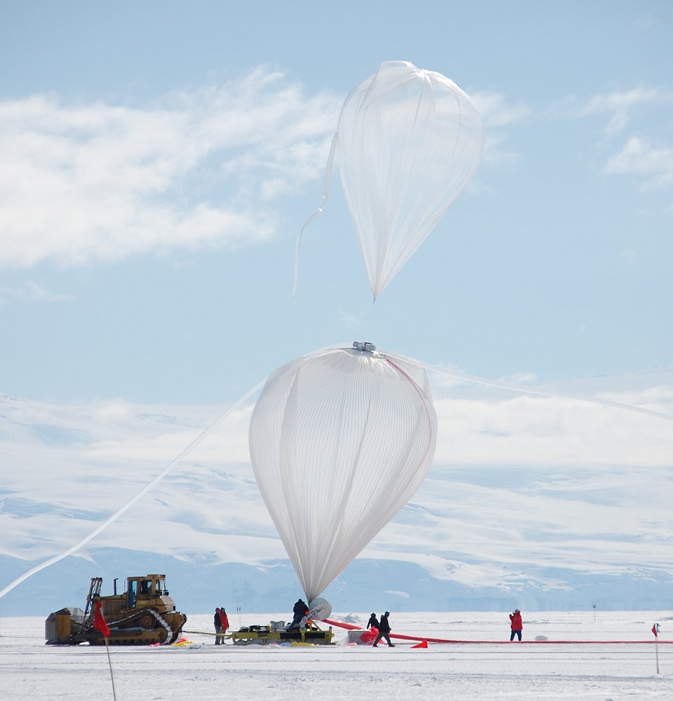 Initial inflation phase. The toe balloon is used to allow a better deployment of the main balloon fabric (Picture: Matt Truch)