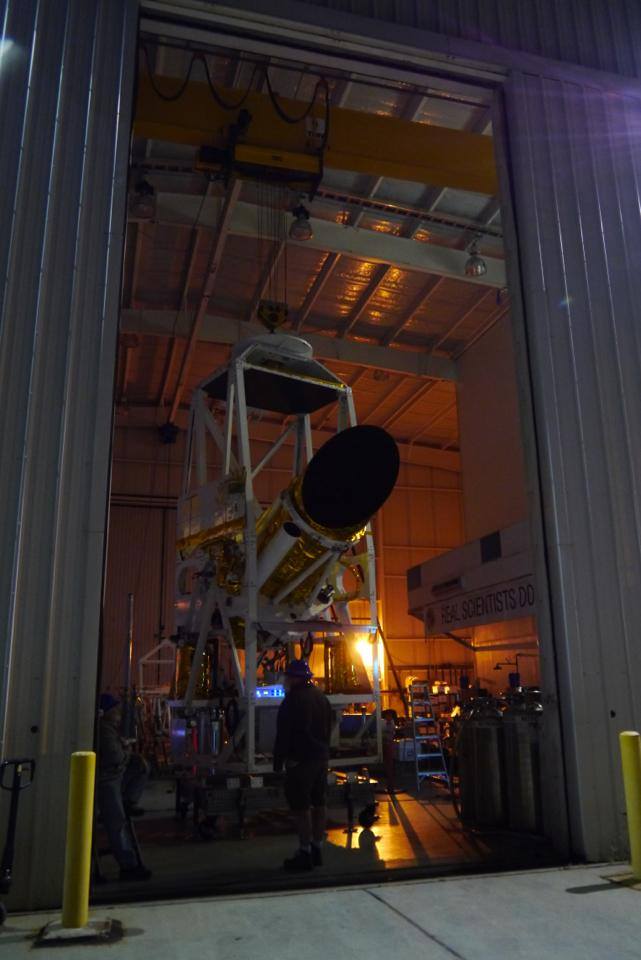 The BRRISON gondola pointing out of Ft. Sumner hangar for a night time pointing test using stars & planets (picture via @BRRISON)