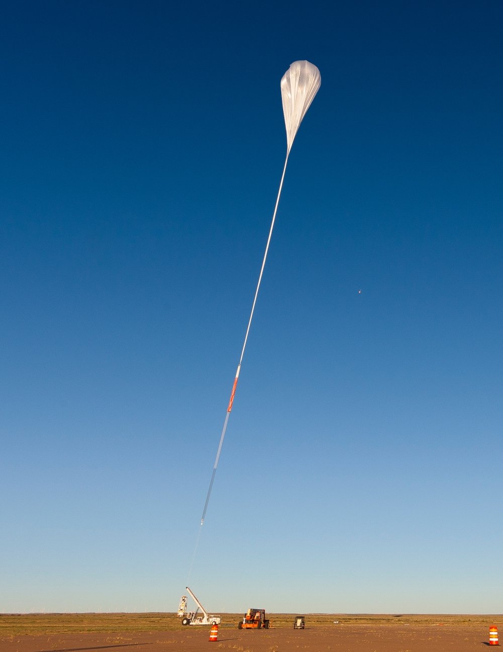 Balloon ascending to take the payload from the Big Bill launch vehicle (picture: NASA/JHUAPL)