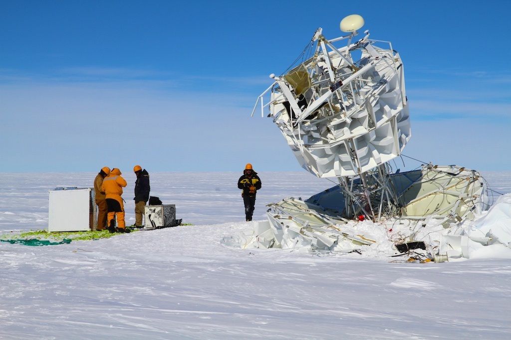 Davis station field team begin the recovery of ANITA's instrumentation (Image: Australian Antarctic Division)