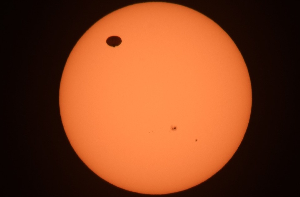 Transit in front of the sun of Thunderhead balloon HBAL0469 over Santo Domingo on November 30, 2020 (Image by Félix León)