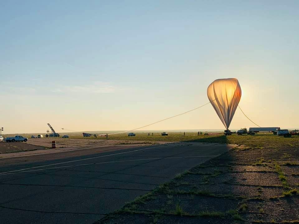 Inflating the balloon (Image: Ross Hays)