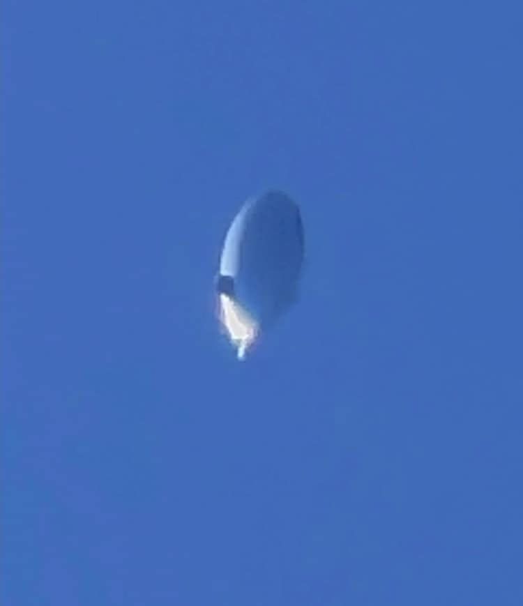 The airship ascending near Roswell, NM