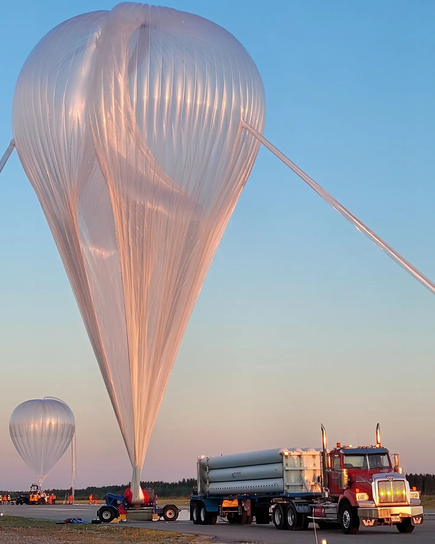 Main balloon inflation (Image: Remy Grenier)
