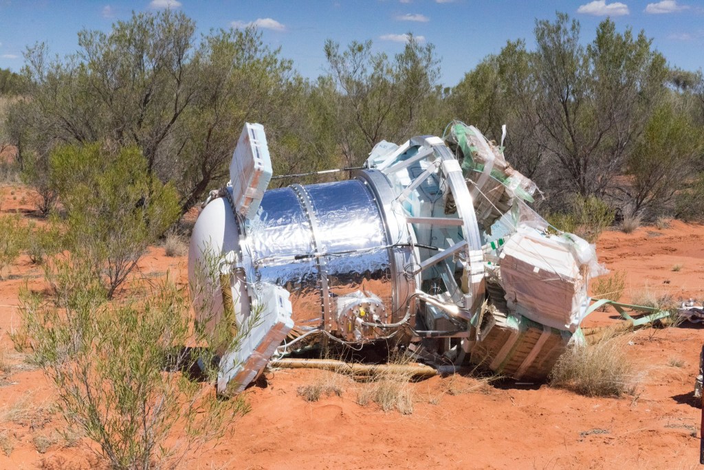 Another view of the landing spot of SMILE-2 experiment in the Australian desert (Image: SMILE-2 team)